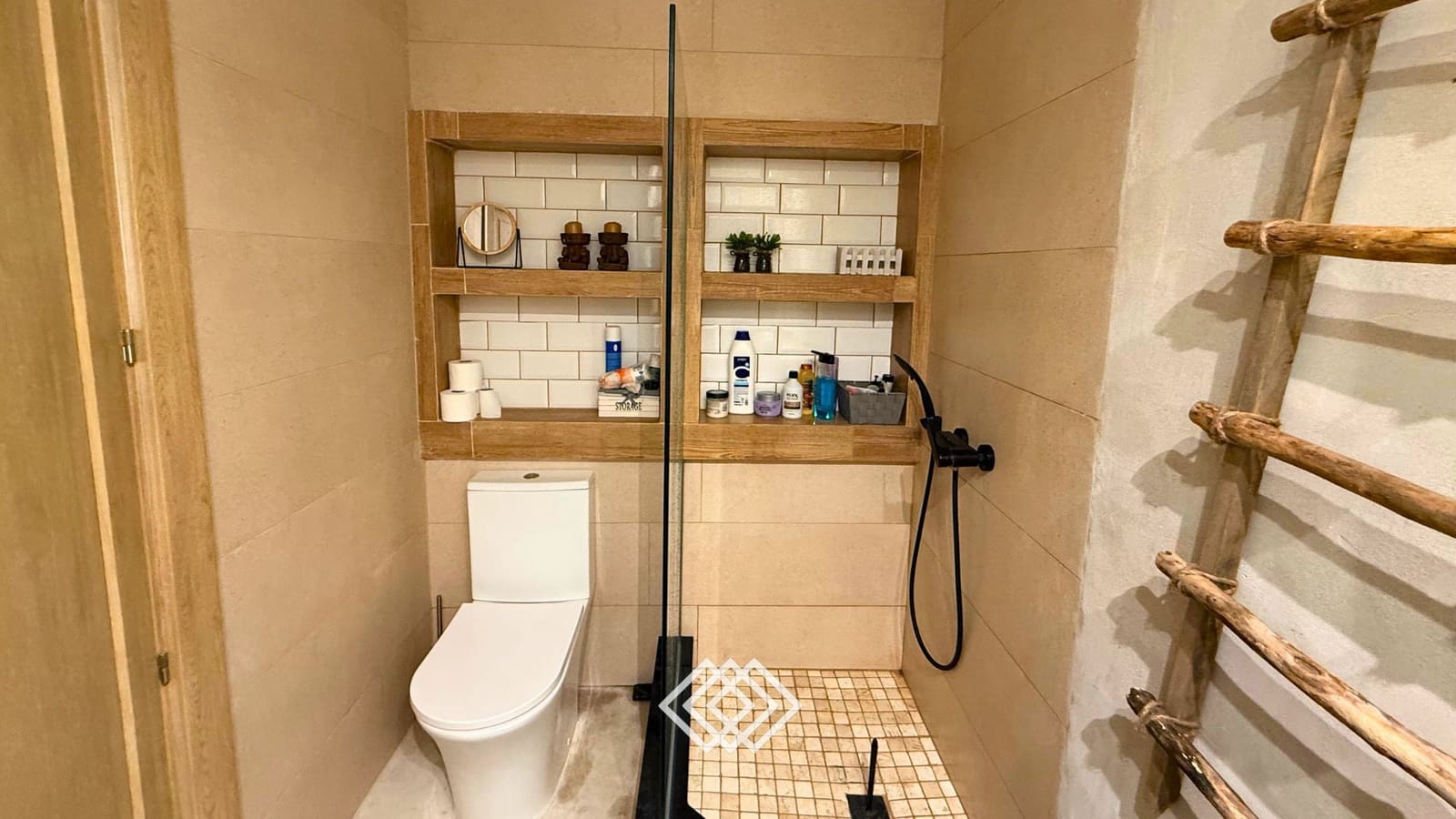 Loft til salgs i Denia med svømmebasseng garasje - € 160 000 (Ref: 9771939)