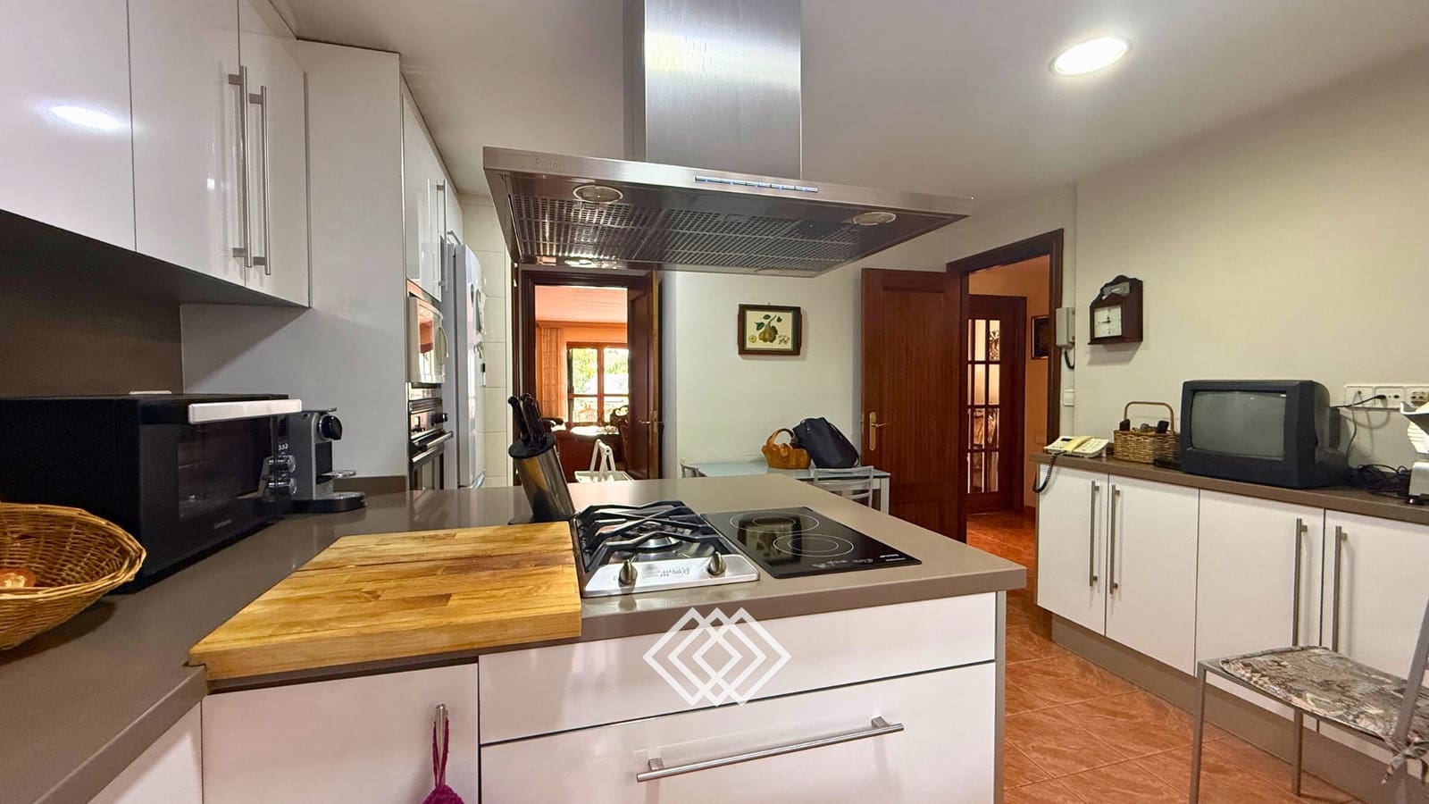 4 slaapkamer Rijtjeshuis te koop in Rocafort met zwembad garage - € 585.000 (Ref: 9771957)