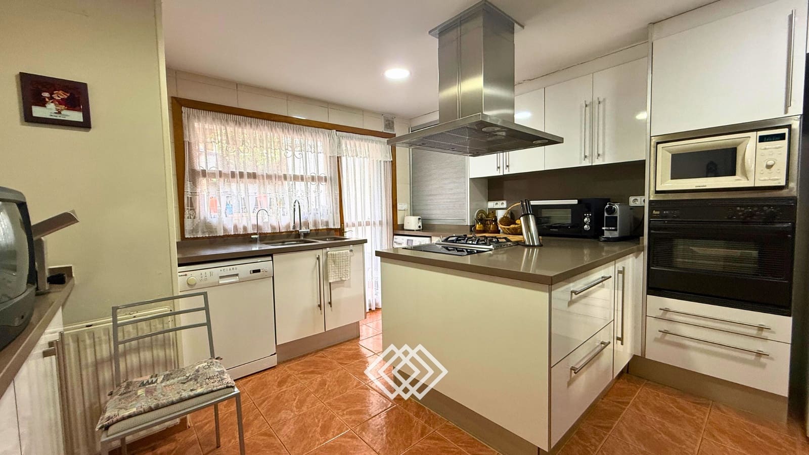 4 slaapkamer Rijtjeshuis te koop in Rocafort met zwembad garage - € 585.000 (Ref: 9771957)