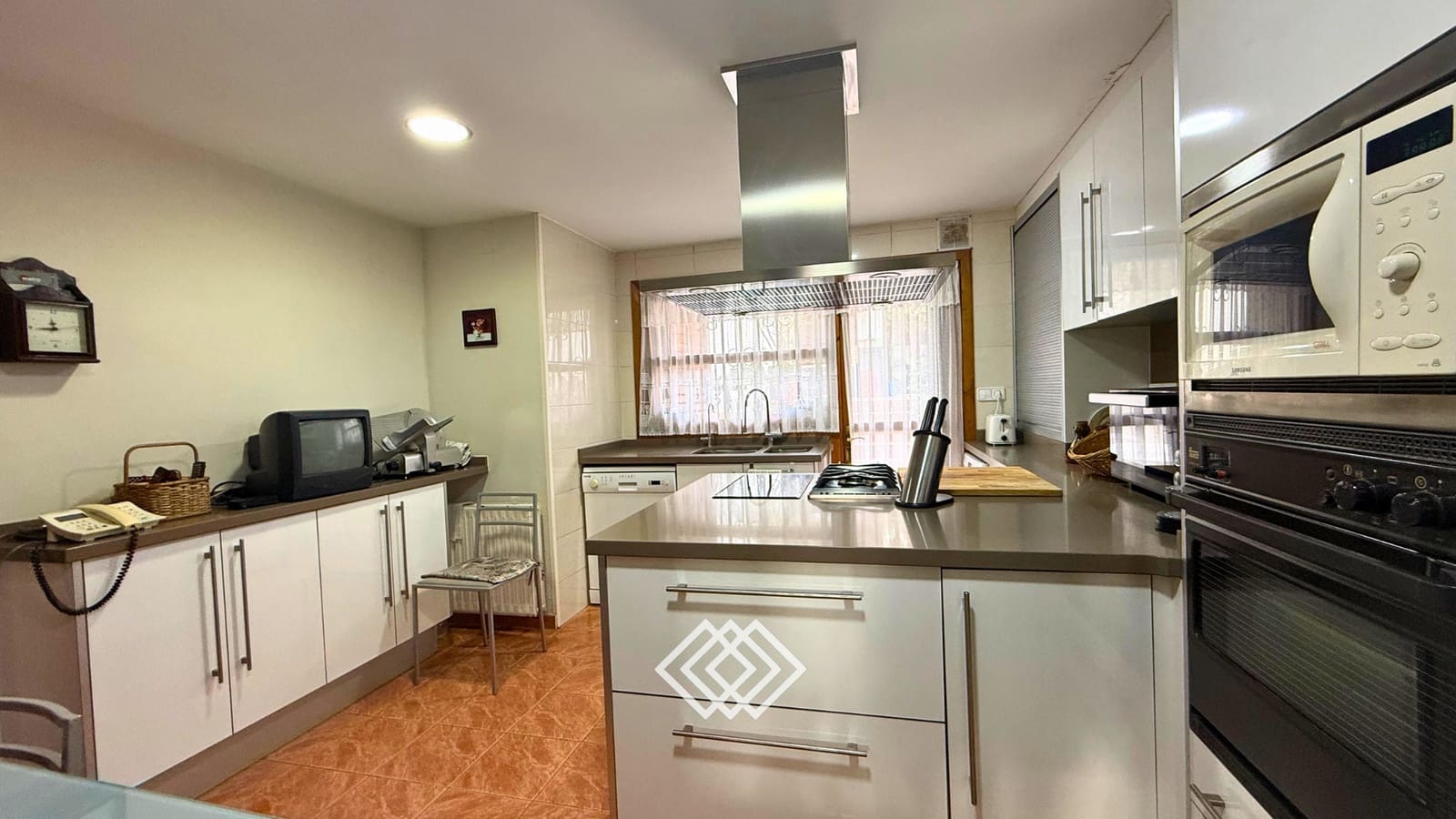 4 slaapkamer Rijtjeshuis te koop in Rocafort met zwembad garage - € 585.000 (Ref: 9771957)