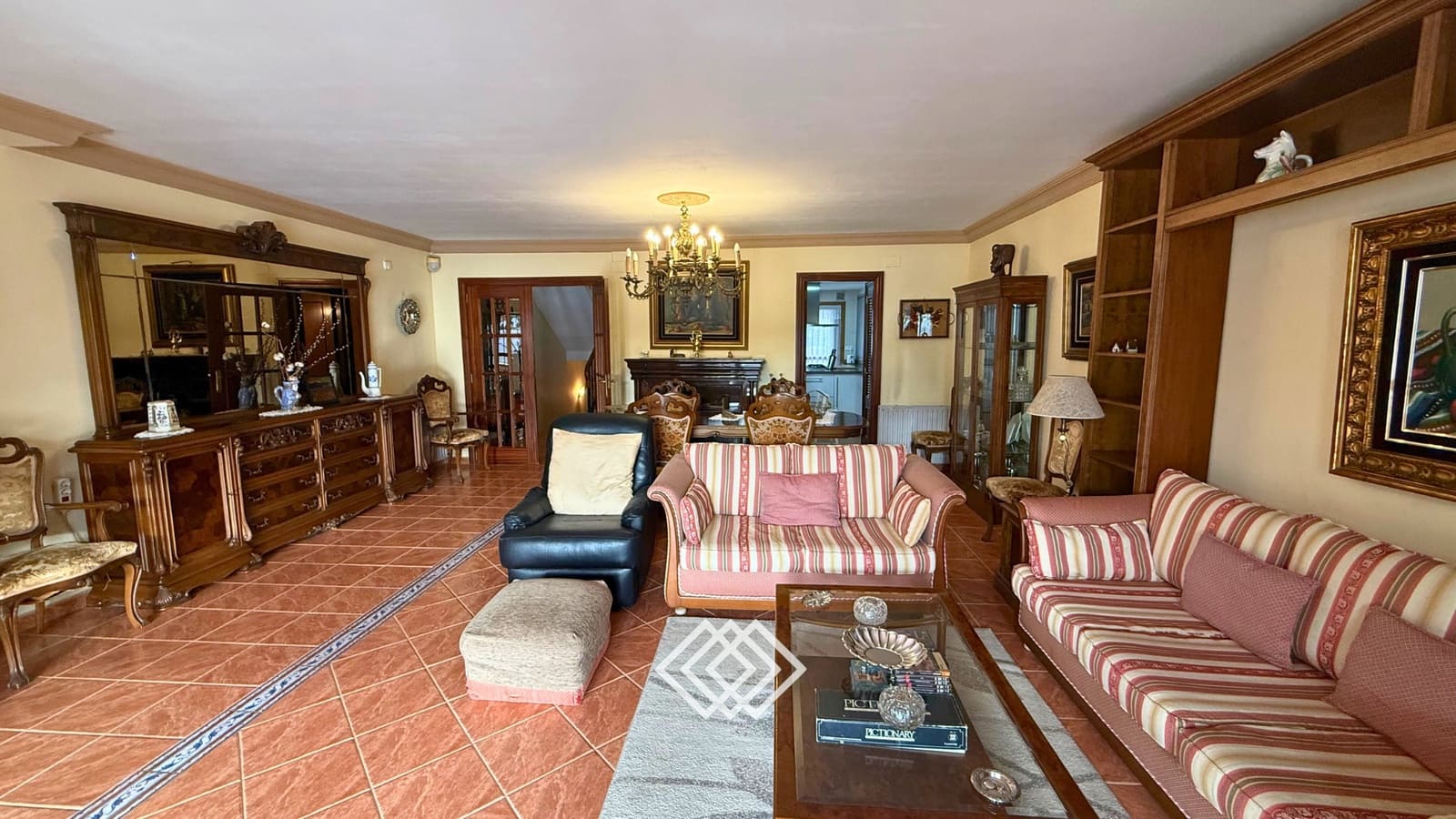 4 slaapkamer Rijtjeshuis te koop in Rocafort met zwembad garage - € 585.000 (Ref: 9771957)