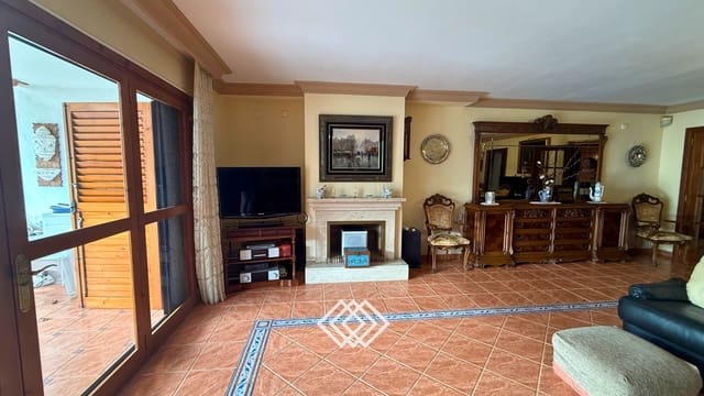 4 slaapkamer Rijtjeshuis te koop in Rocafort met zwembad garage - € 585.000 (Ref: 9771957)