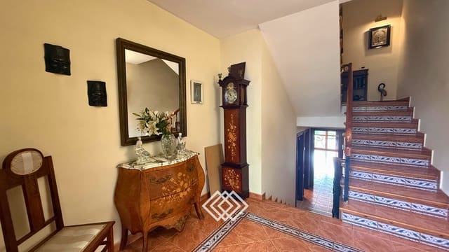 4 slaapkamer Rijtjeshuis te koop in Rocafort met zwembad garage - € 585.000 (Ref: 9771957)