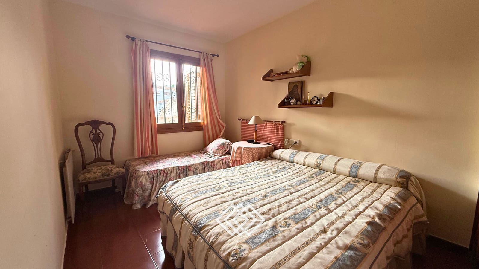 4 slaapkamer Rijtjeshuis te koop in Rocafort met zwembad garage - € 585.000 (Ref: 9771957)