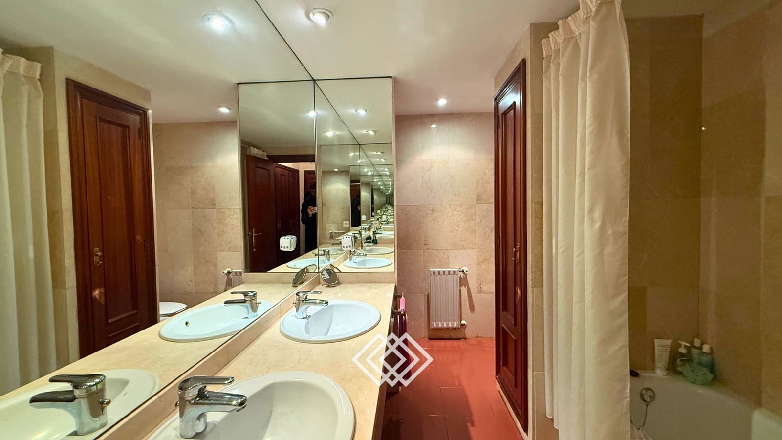 4 slaapkamer Rijtjeshuis te koop in Rocafort met zwembad garage - € 585.000 (Ref: 9771957)