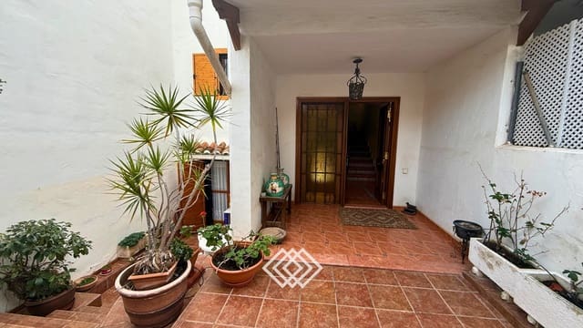 4 slaapkamer Rijtjeshuis te koop in Rocafort met zwembad garage - € 585.000 (Ref: 9771957)