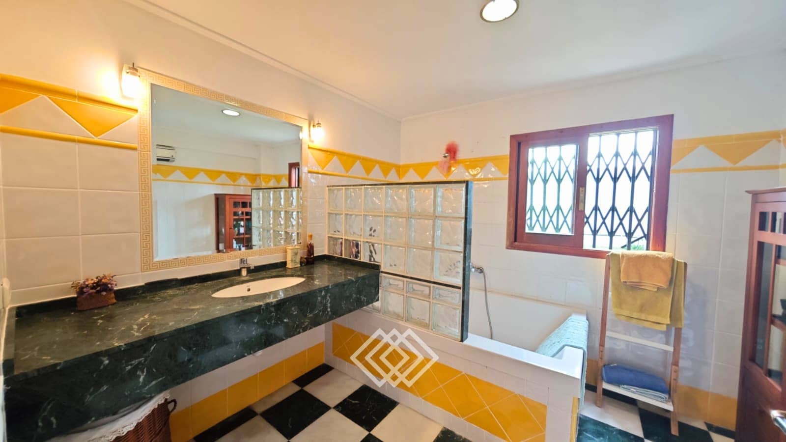 4 bedroom Villa for sale in Betera with pool - € 890,000 (Ref: 9844456)