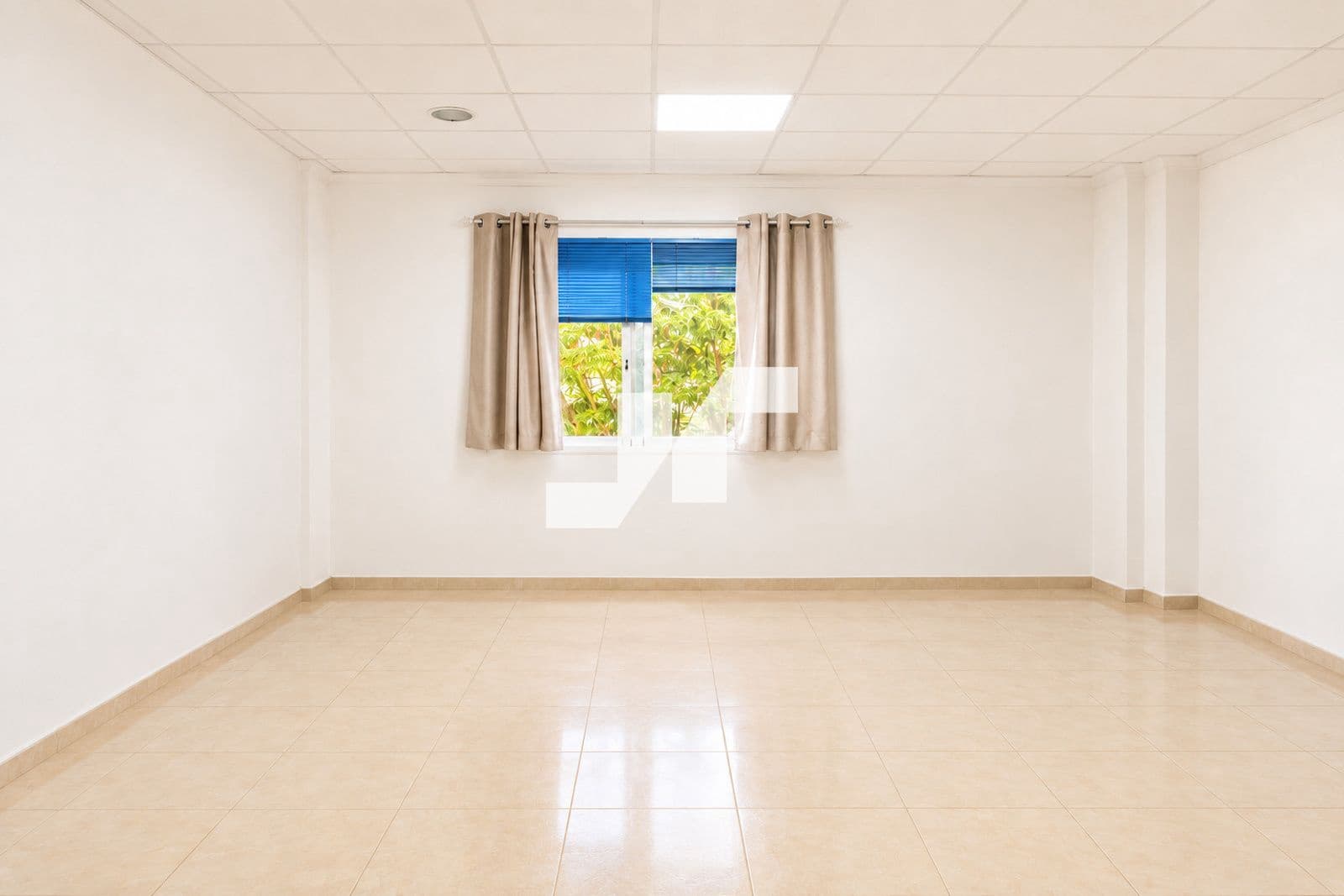Office for rent in Vila-real - € 450 (Ref: 10046769)