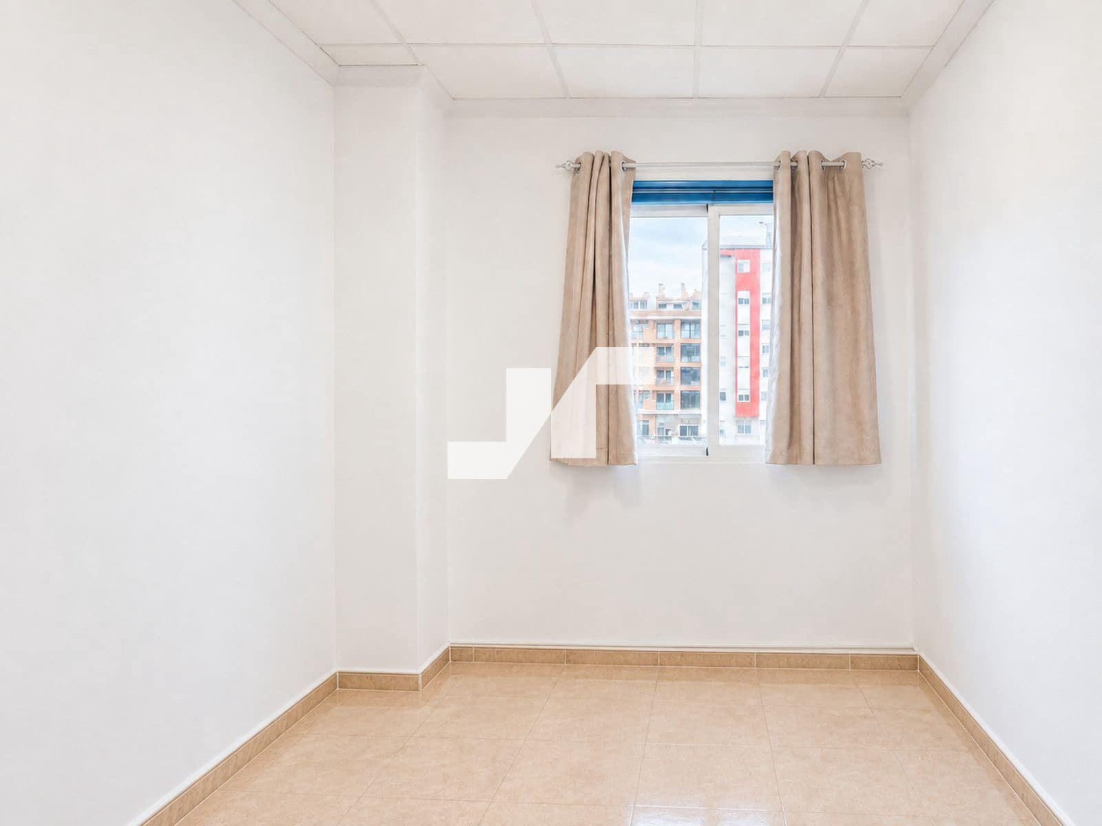 Office for rent in Vila-real - € 450 (Ref: 10046769)