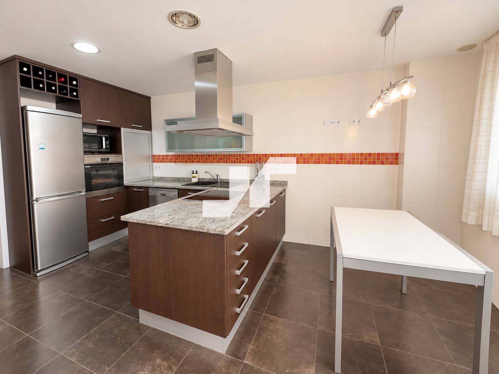 3 sovrum Lägenhet att hyra i Castello de la Plana med garage - 900 € (Ref: 10077353)