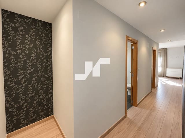 3 sovrum Lägenhet att hyra i Centro, Castelló de la Plana med garage - 900 € (Ref: 10077353)