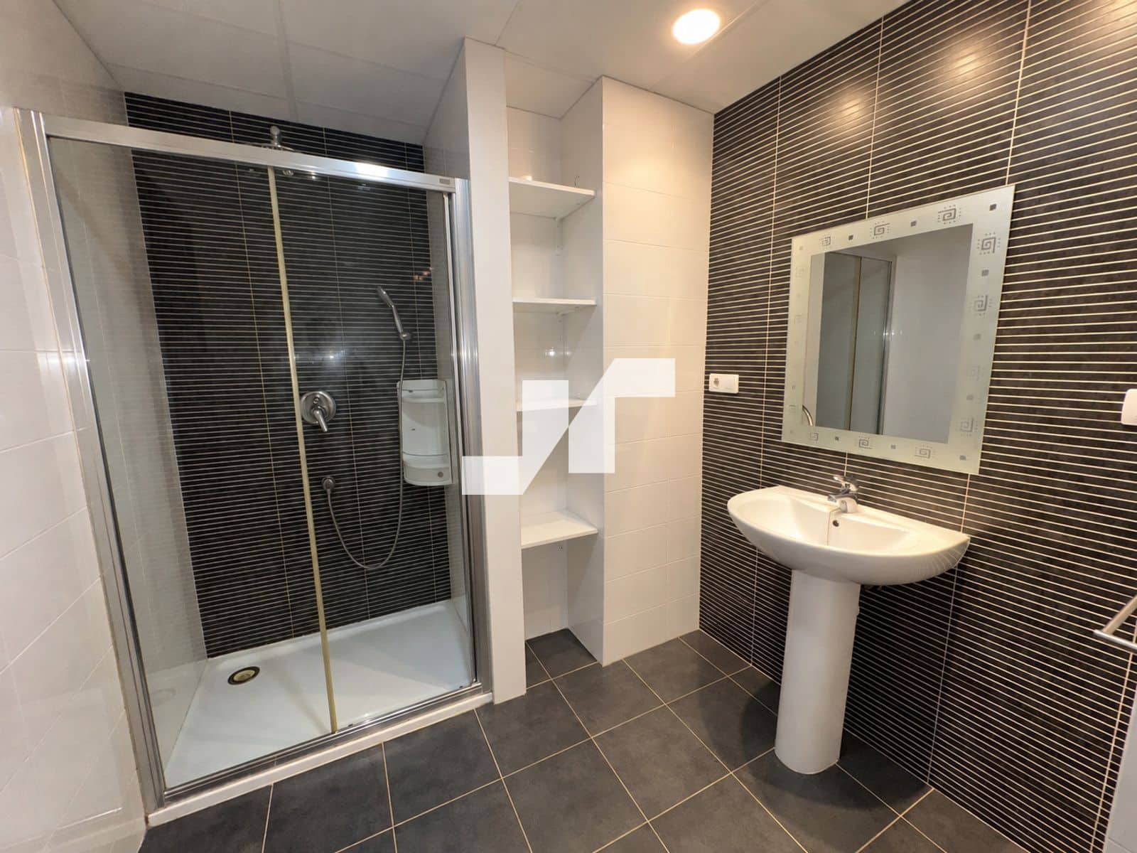 3 sovrum Lägenhet att hyra i Castello de la Plana med garage - 900 € (Ref: 10077353)