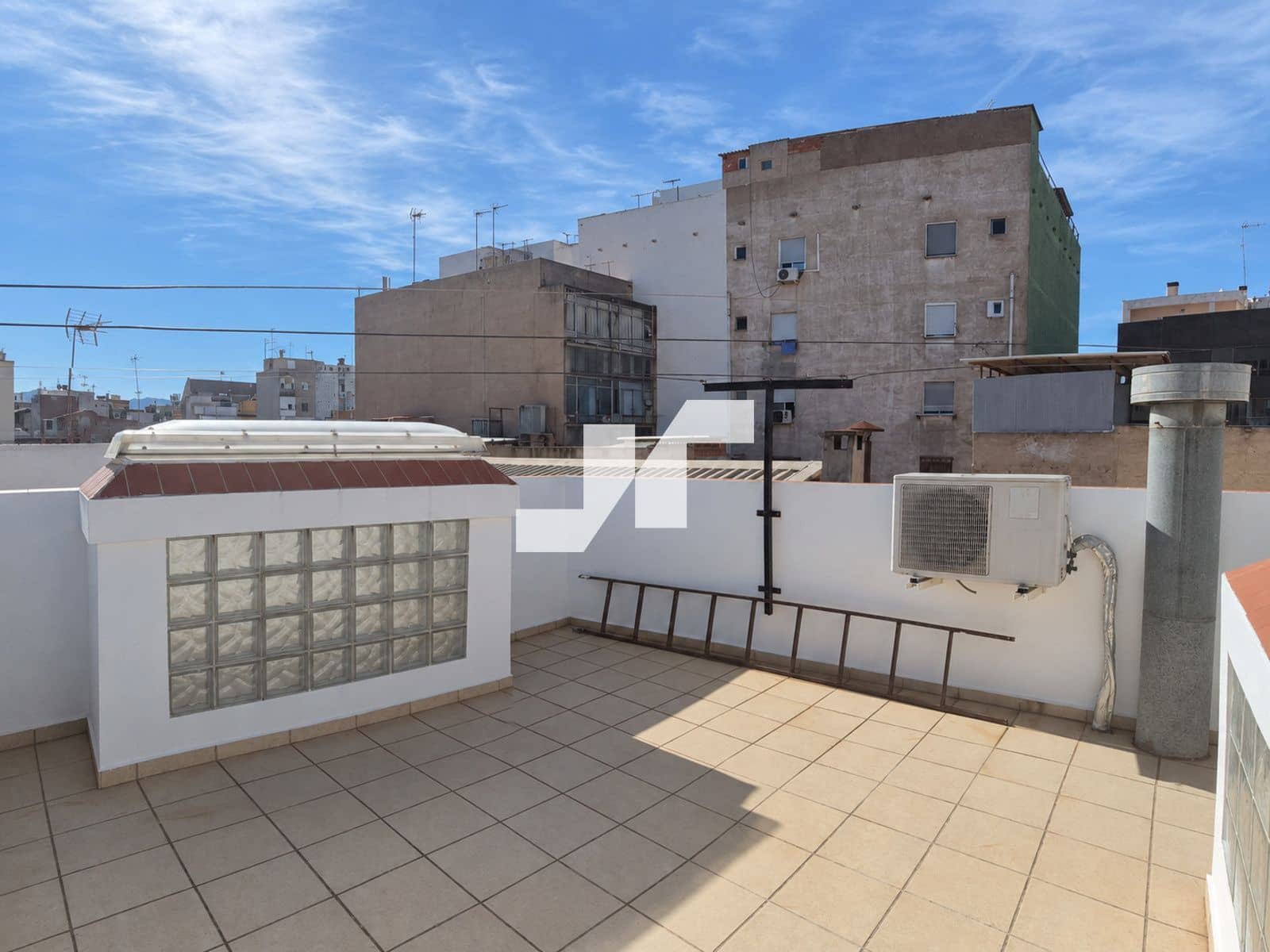 Casa de 3 habitaciones en Vila-real en alquiler con garaje - 1.300 € (Ref: 10097409)