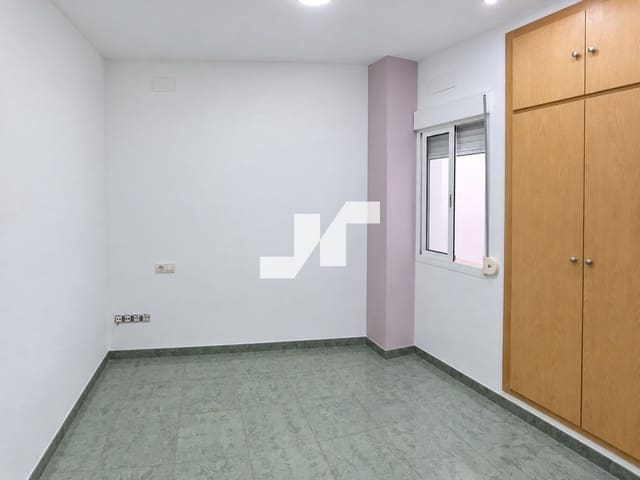 3 bedroom Townhouse for rent in Vila-real with garage - € 1,300 (Ref: 10097409)
