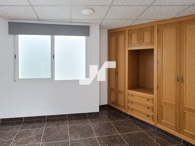 3 bedroom Townhouse for rent in Vila-real with garage - € 1,300 (Ref: 10097409)