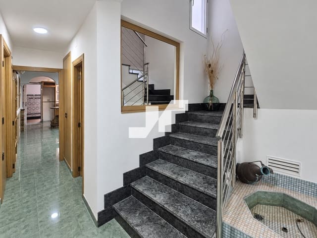 3 bedroom Townhouse for rent in Vila-real with garage - € 1,300 (Ref: 10097409)