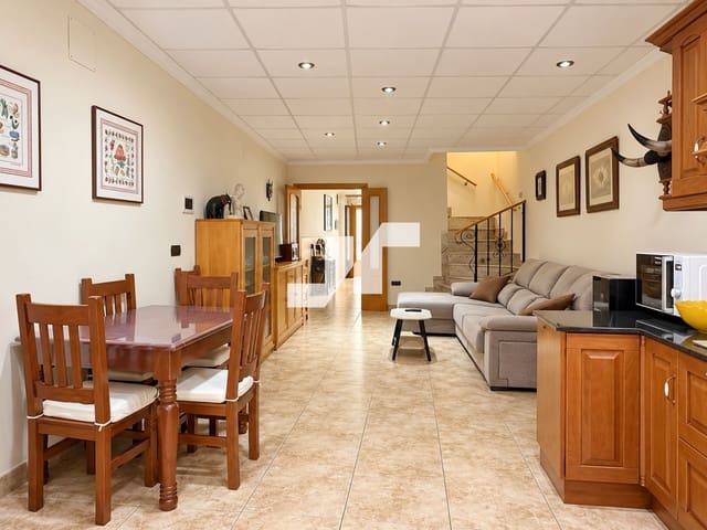 3 sovrum Villa till salu i Centro, Castelló de la Plana med garage - 245 000 € (Ref: 10106611)
