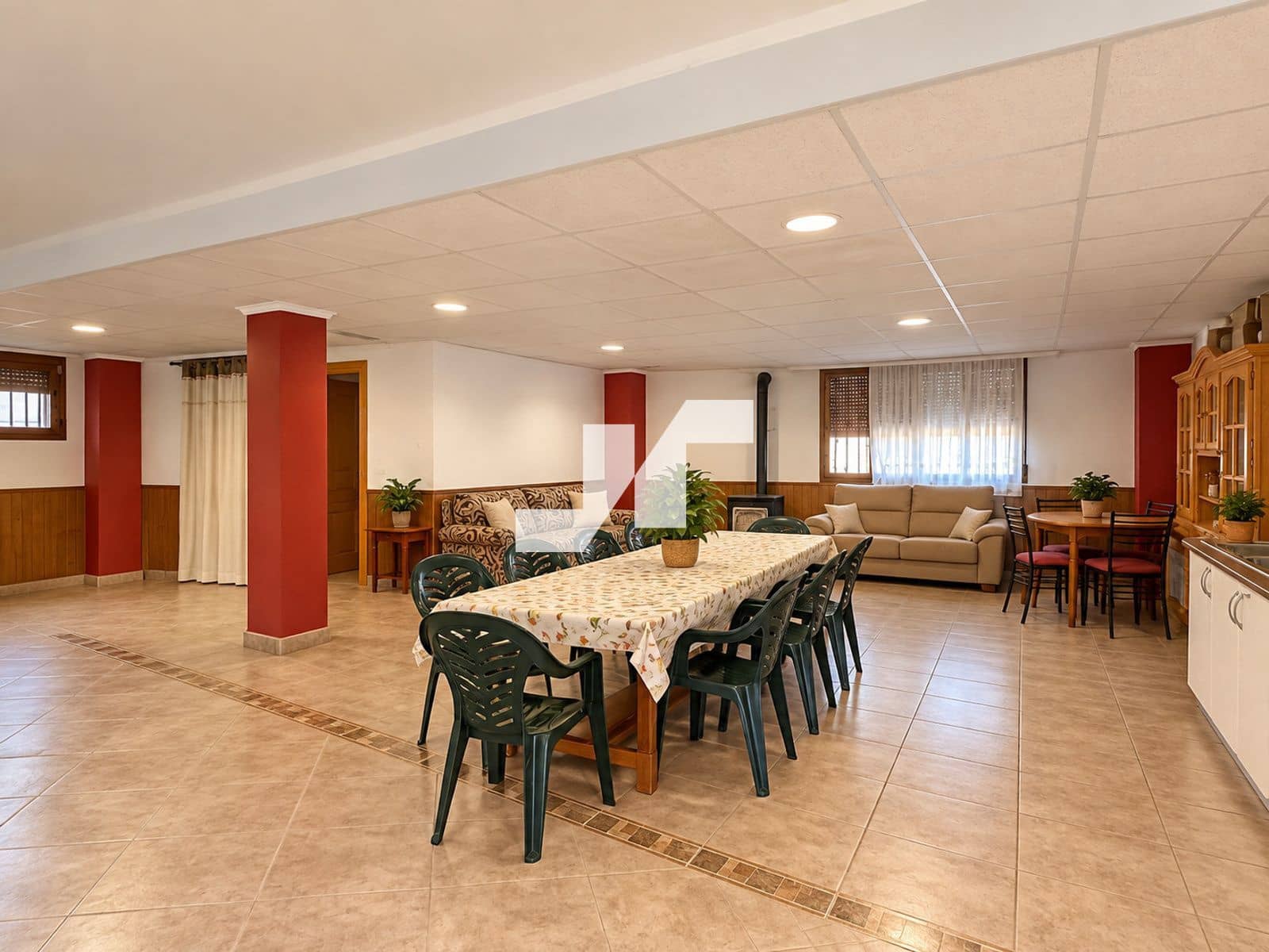4 bedroom Villa for sale in L'Alcora with garage - € 325,000 (Ref: 10160801)