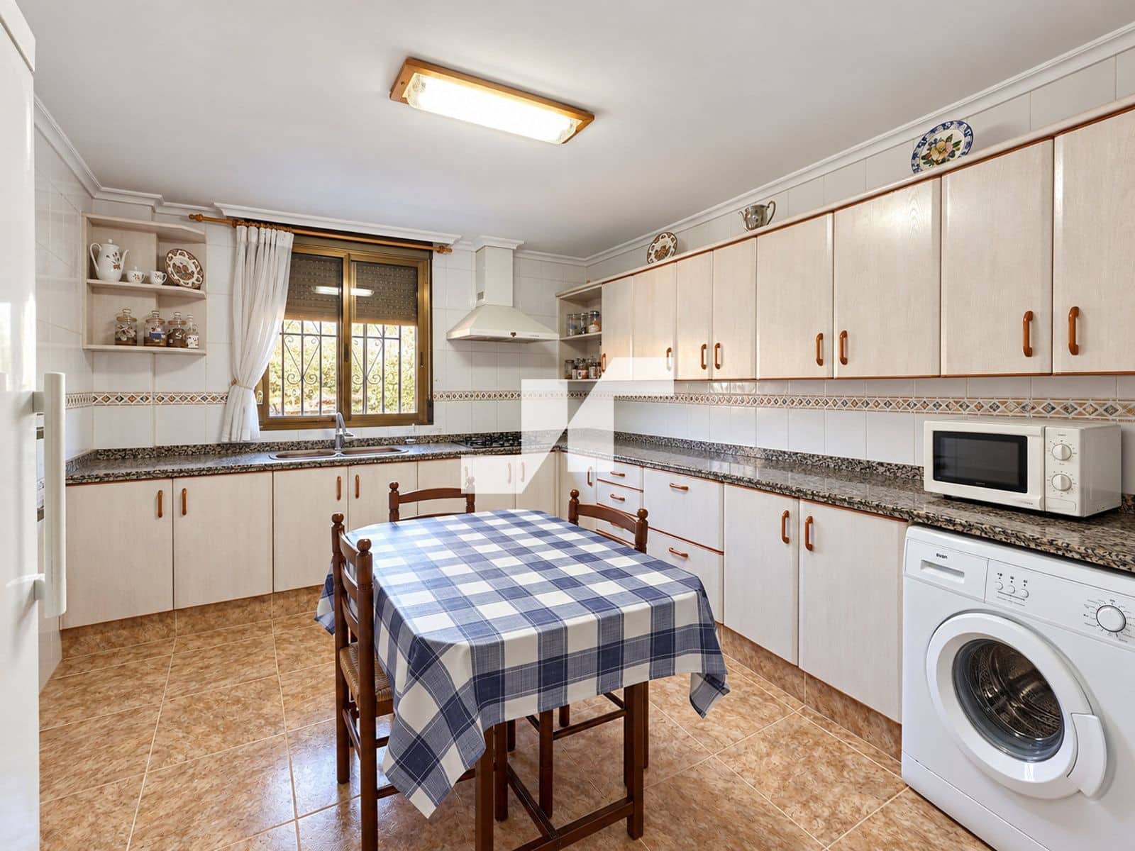 4 bedroom Villa for sale in L'Alcora with garage - € 325,000 (Ref: 10160801)