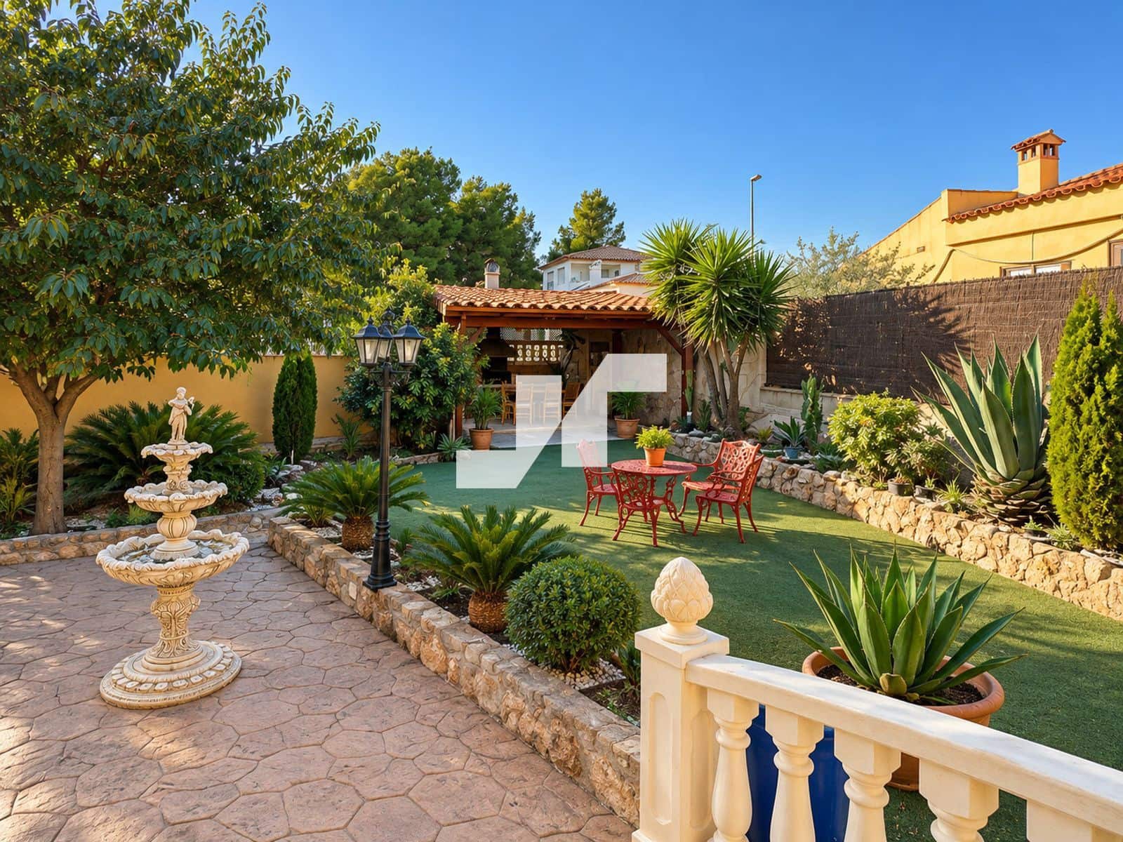 4 bedroom Villa for sale in L'Alcora with garage - € 325,000 (Ref: 10160801)
