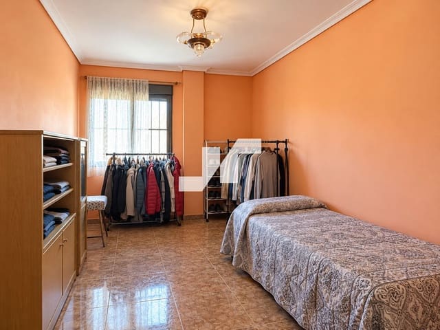 4 bedroom Villa for sale in L'Alcora with garage - € 325,000 (Ref: 10160801)