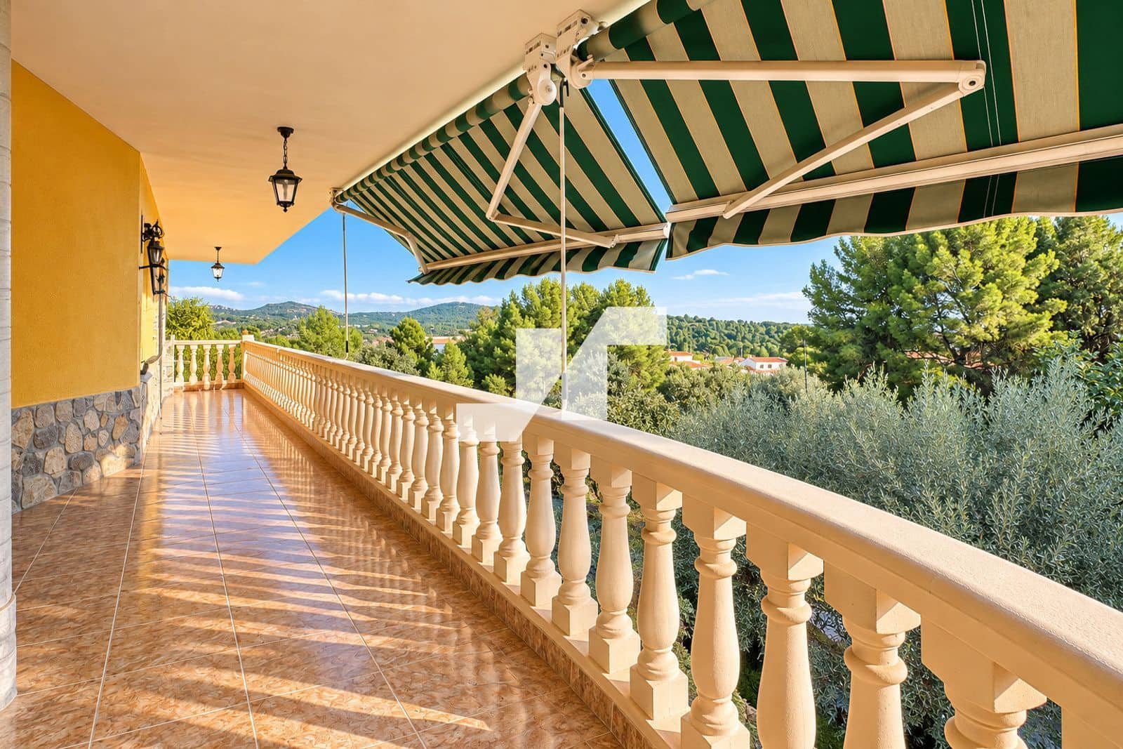 4 bedroom Villa for sale in L'Alcora with garage - € 325,000 (Ref: 10160801)