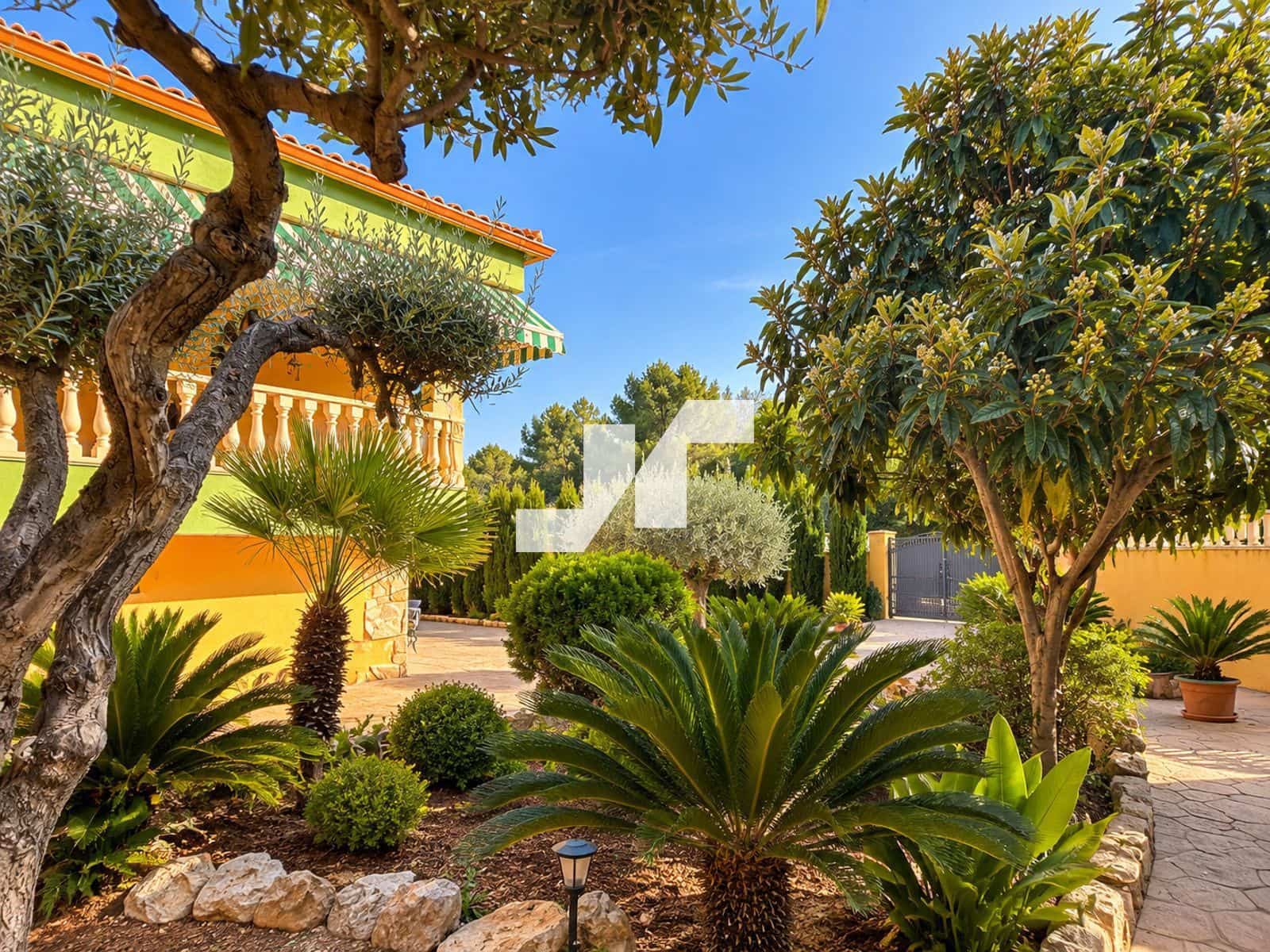4 bedroom Villa for sale in L'Alcora with garage - € 325,000 (Ref: 10160801)