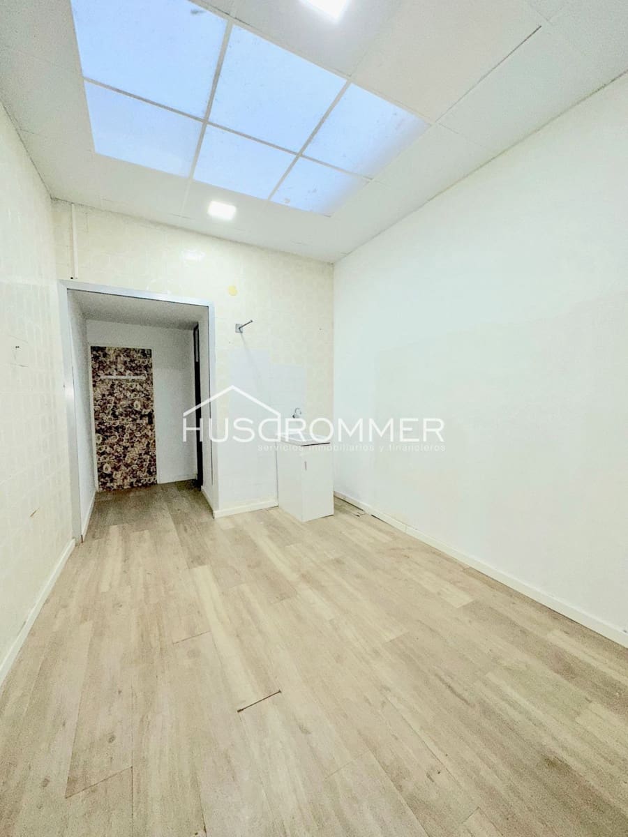 Commercial for rent in Vila-real - € 800 (Ref: 8419149)