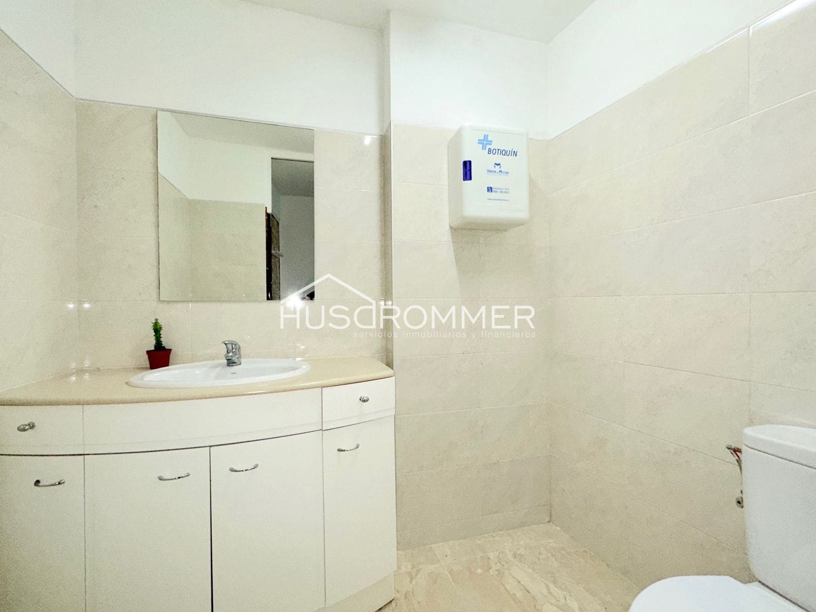 Commercial for rent in Vila-real - € 800 (Ref: 8419149)