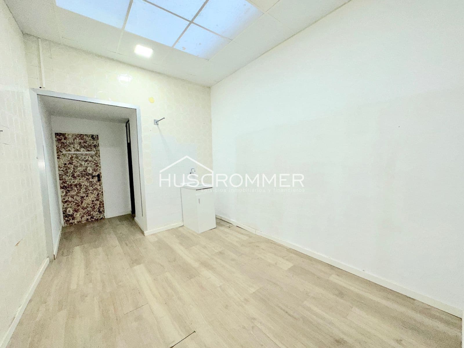 Commercial for rent in Vila-real - € 800 (Ref: 8419149)
