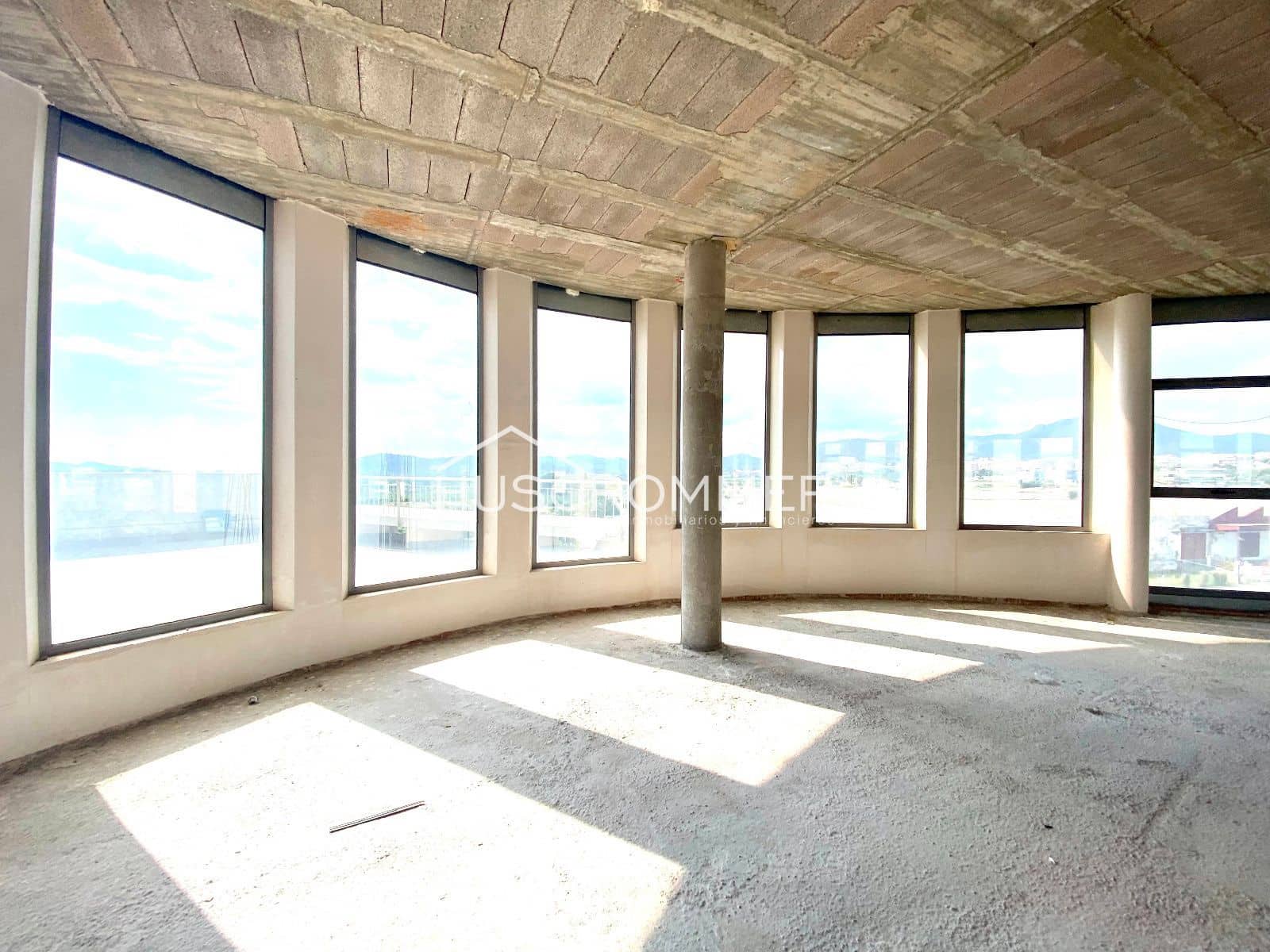 Commercial for sale in La Vall d'Uixo - € 1,250,000 (Ref: 8425901)