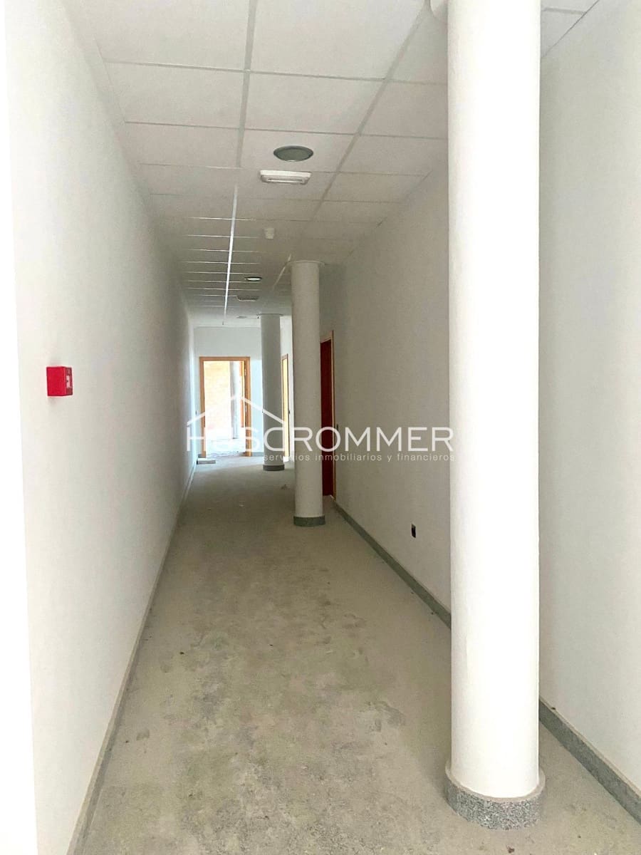 Commercial for sale in La Vall d'Uixo - € 1,250,000 (Ref: 8425901)