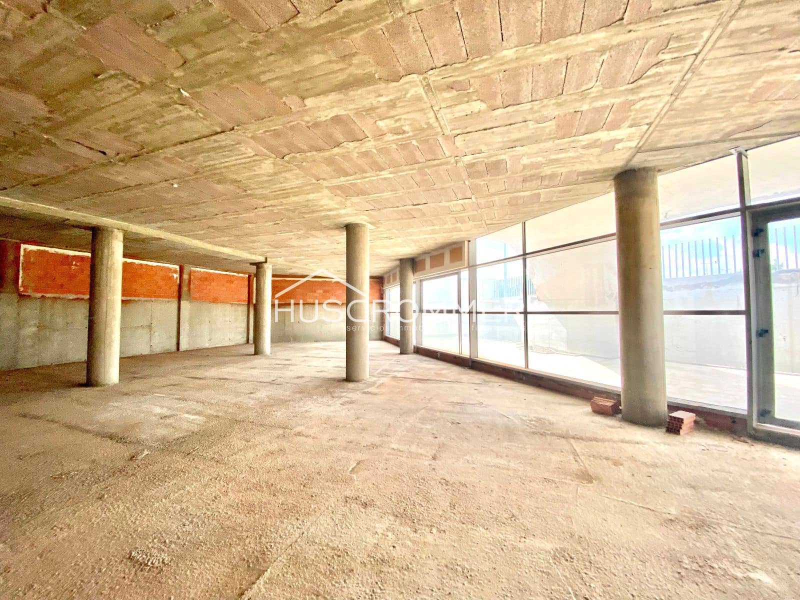 Commercial for sale in La Vall d'Uixo - € 1,250,000 (Ref: 8425901)