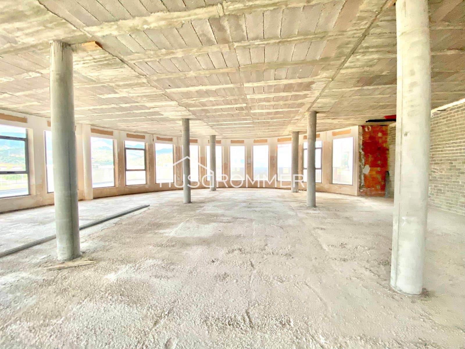 Commercial for sale in La Vall d'Uixo - € 1,250,000 (Ref: 8425901)