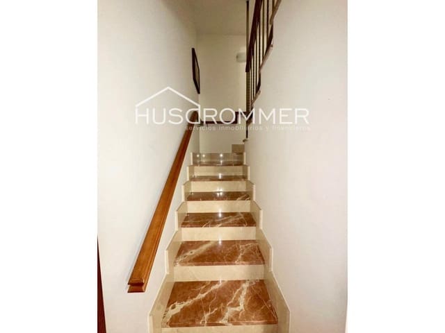 4 soveværelse Villa til salg i Vila-real med garage - € 240.000 (Ref: 8716017)