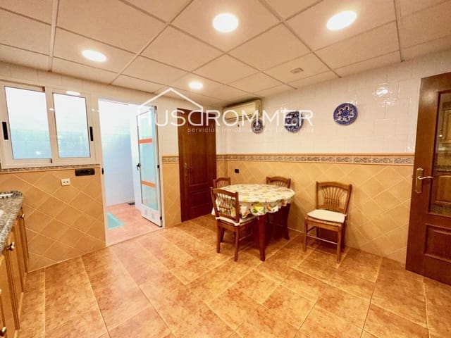 4 soveværelse Villa til salg i Vila-real med garage - € 240.000 (Ref: 8716017)