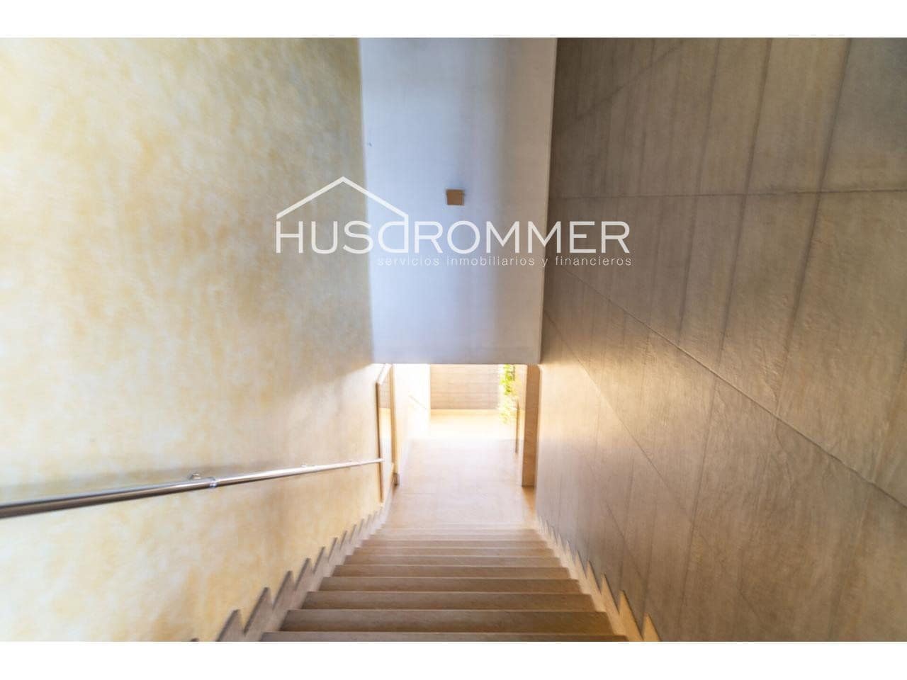 Comercial para venda em Castello de la Plana com garagem - 1 800 000 € (Ref: 8721684)