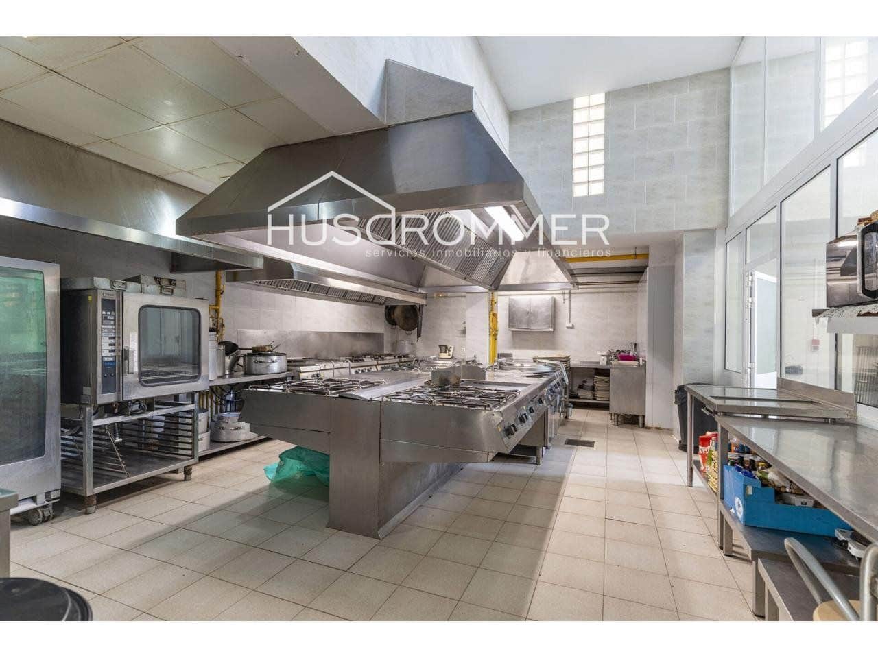 Comercial para venda em Castello de la Plana com garagem - 1 800 000 € (Ref: 8721684)