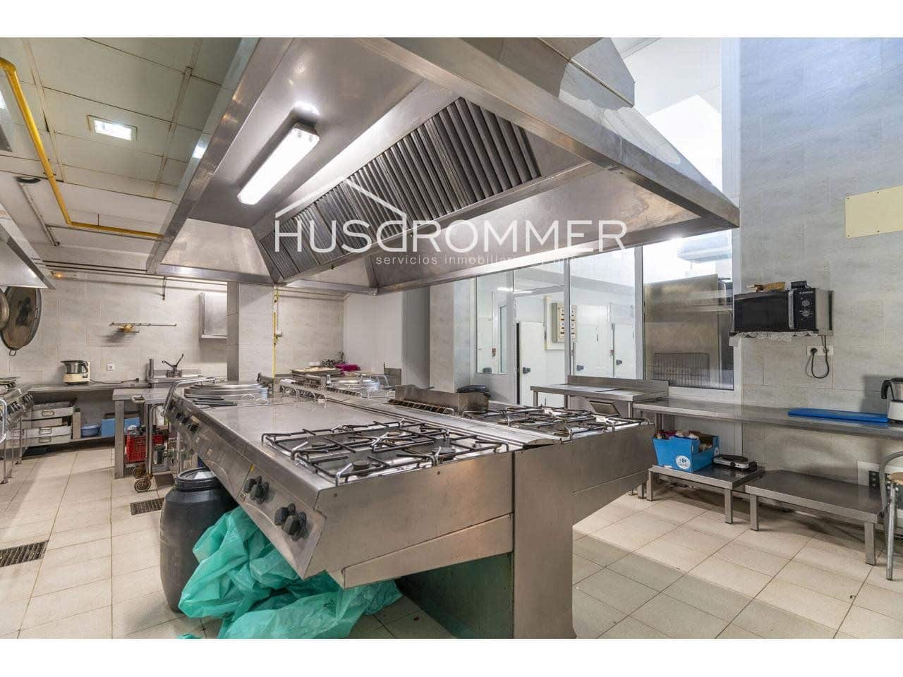 Comercial para venda em Castello de la Plana com garagem - 1 800 000 € (Ref: 8721684)