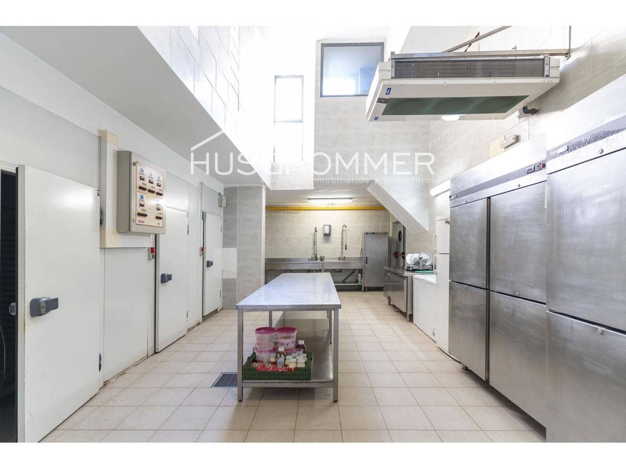 Comercial para venda em Castello de la Plana com garagem - 1 800 000 € (Ref: 8721684)