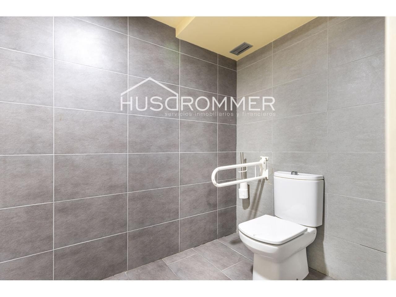 Comercial para venda em Castello de la Plana com garagem - 1 800 000 € (Ref: 8721684)