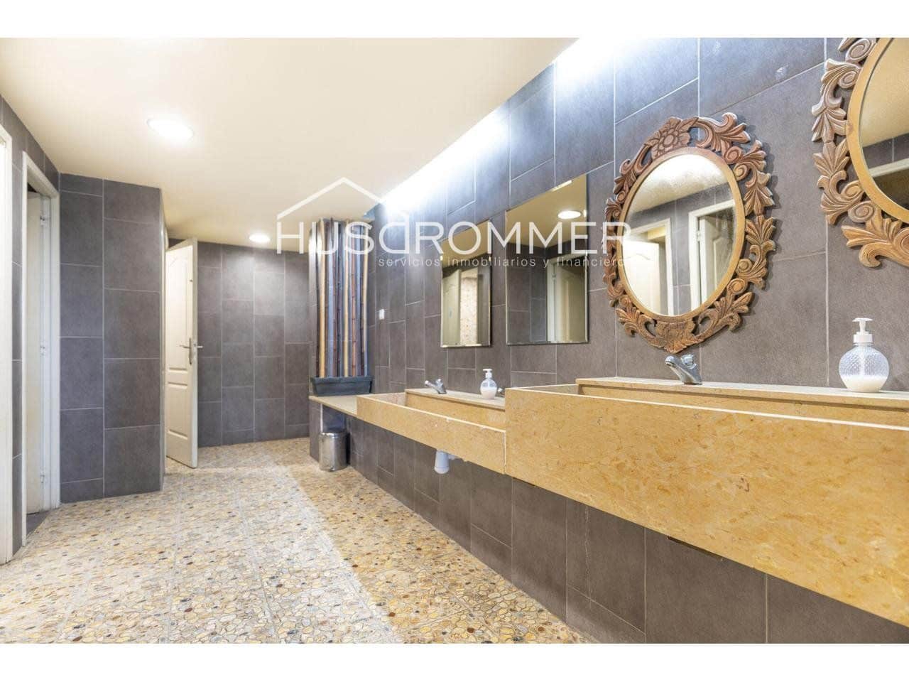 Comercial para venda em Castello de la Plana com garagem - 1 800 000 € (Ref: 8721684)