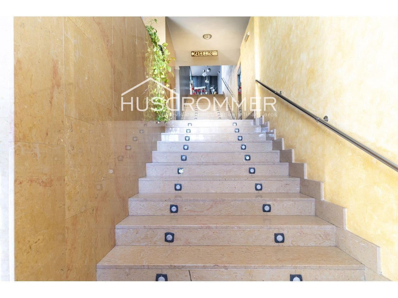 Comercial para venda em Castello de la Plana com garagem - 1 800 000 € (Ref: 8721684)