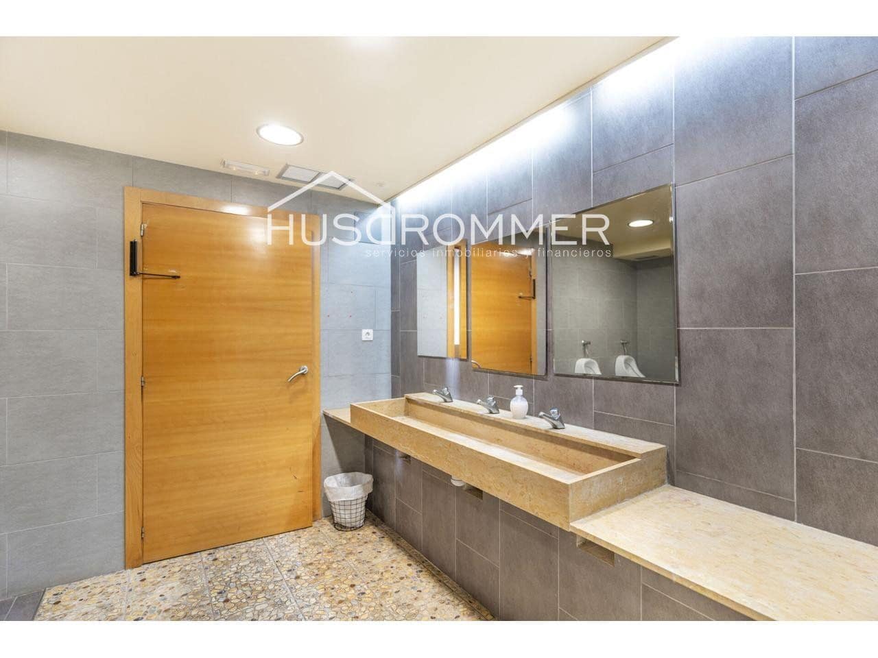 Comercial para venda em Castello de la Plana com garagem - 1 800 000 € (Ref: 8721684)