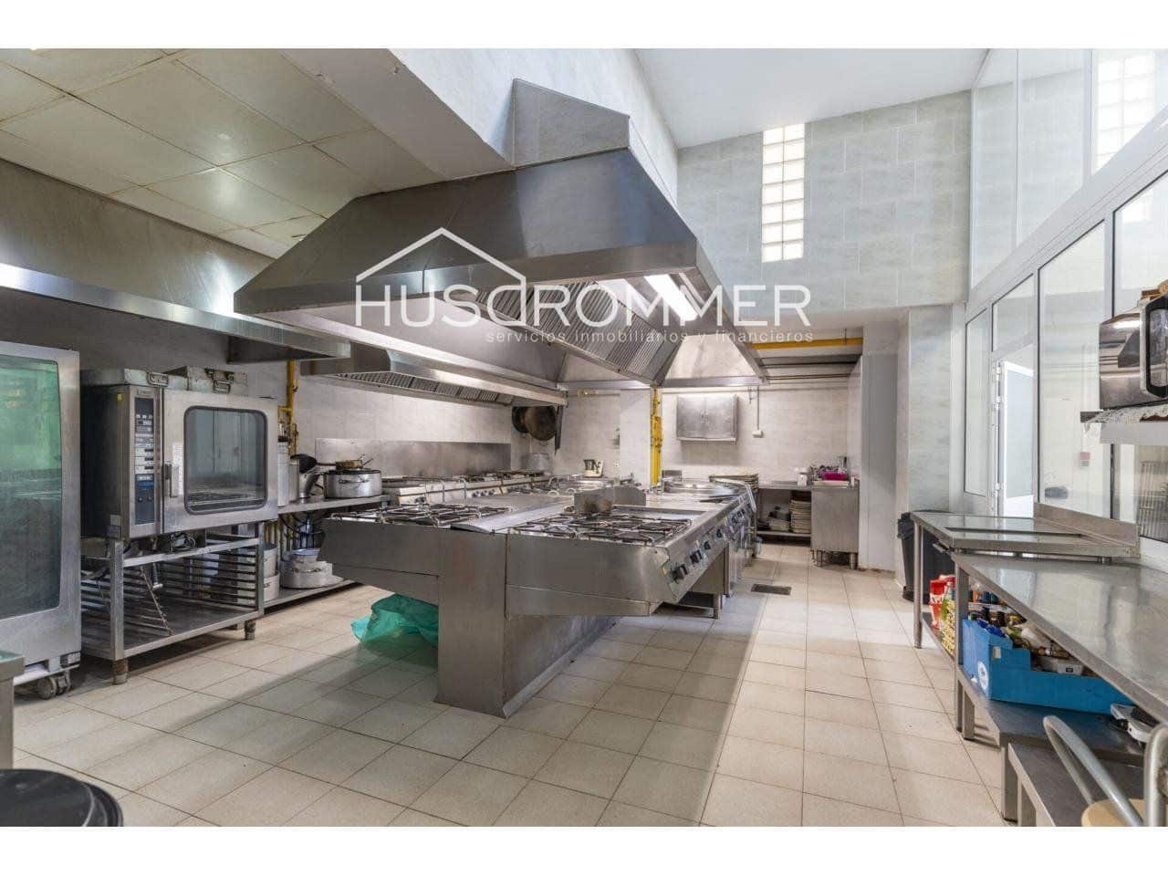 Comercial para venda em Castello de la Plana com garagem - 1 800 000 € (Ref: 8721684)