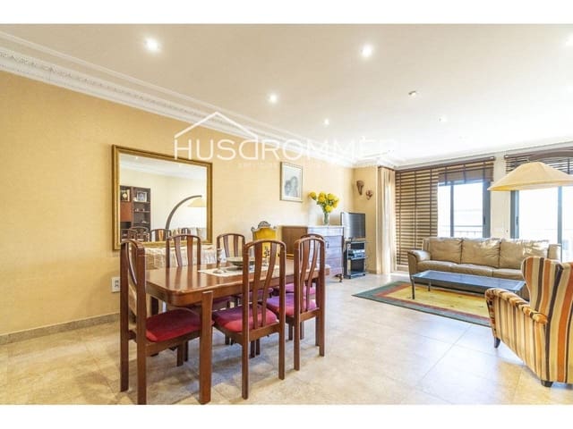 5 bedroom Flat for sale in Vila-real with garage - € 320,000 (Ref: 8764633)