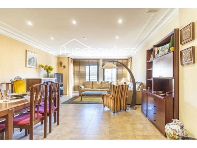 5 bedroom Flat for sale in Vila-real with garage - € 320,000 (Ref: 8764633)