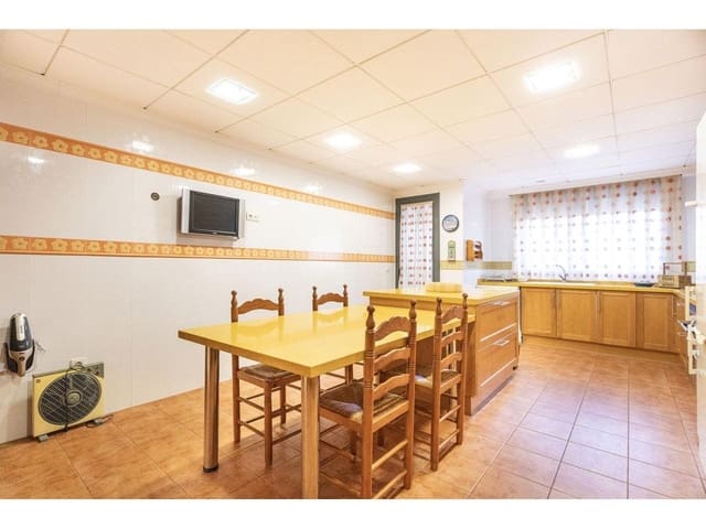 5 bedroom Flat for sale in Vila-real with garage - € 320,000 (Ref: 8764633)