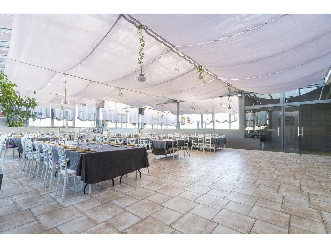 Restaurant/Bar til salg i Castello de la Plana - € 1.800.000 (Ref: 8873327)