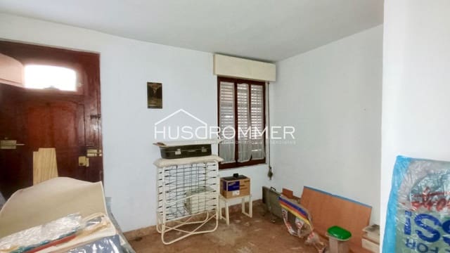 8 bedroom Villa for sale in Vila-real - € 200,000 (Ref: 8890963)